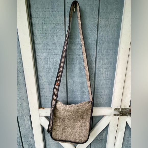 NWOT Embroidered Wool Exterior Crossbody Bag Boho Style - Picture 7 of 9